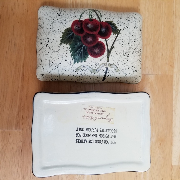 #1134 Preowned Hand-Painted Cherry Ceramic Box - Picture 11 of 12